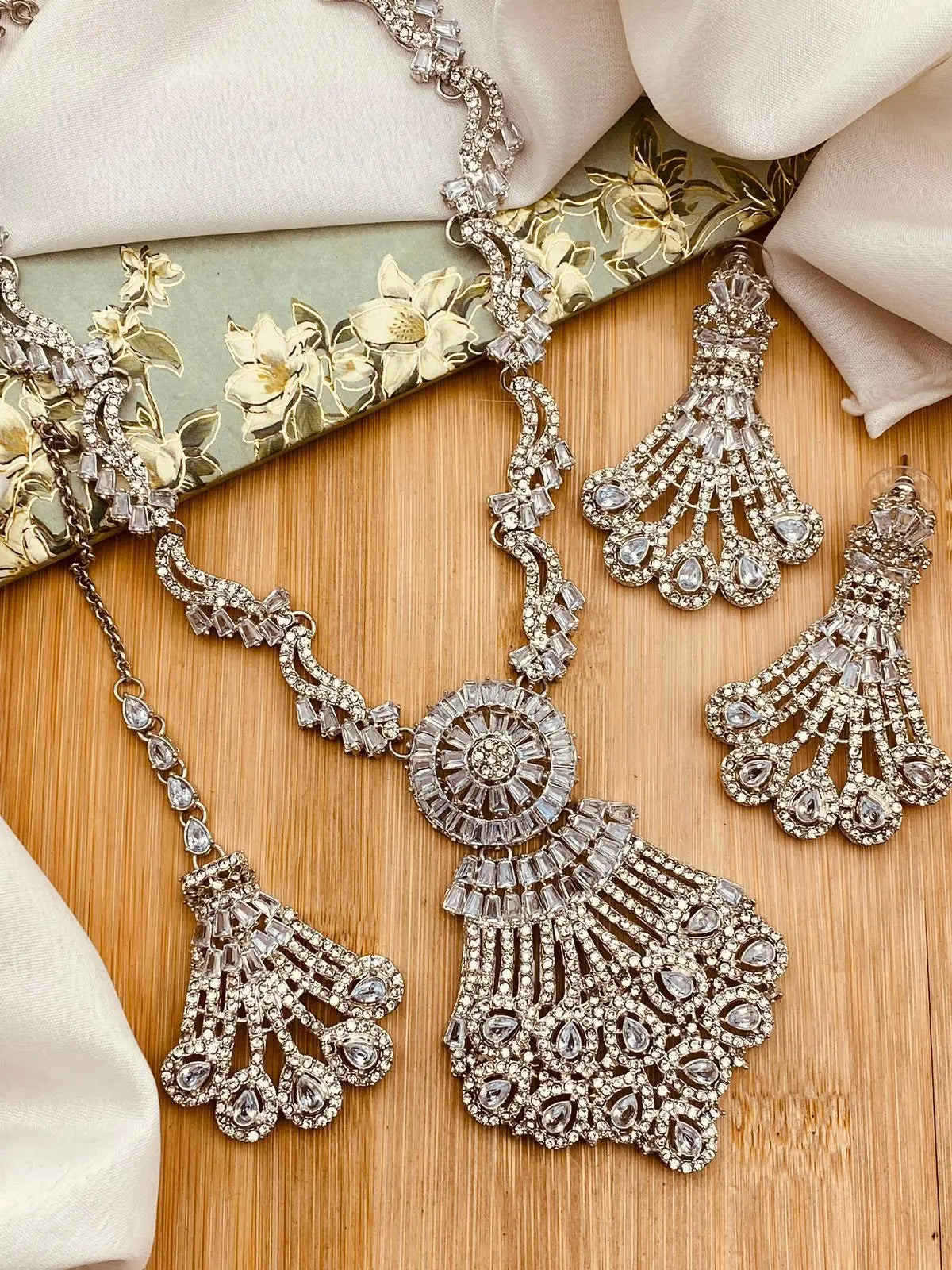 Tulip Zirconia Mala set with Tika -2200-Silver